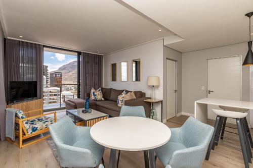 Spacious Apartment at 16 on Bree with great views