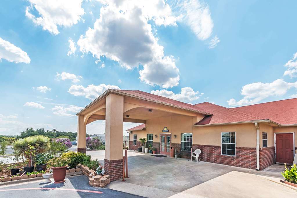 Days Inn by Wyndham Gainesville - featured photo