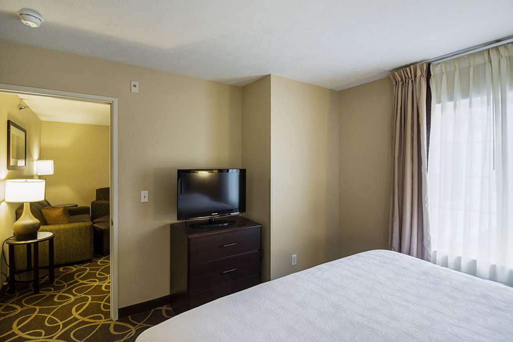 MainStay Suites Fargo I 94 Medical Center - photo 21