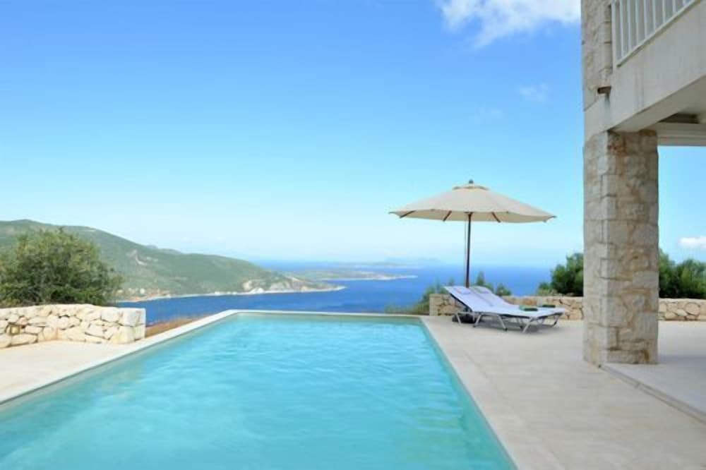 Urania Luxury Villas — 4-Star Luxury Hotel in Lefkada, Greece