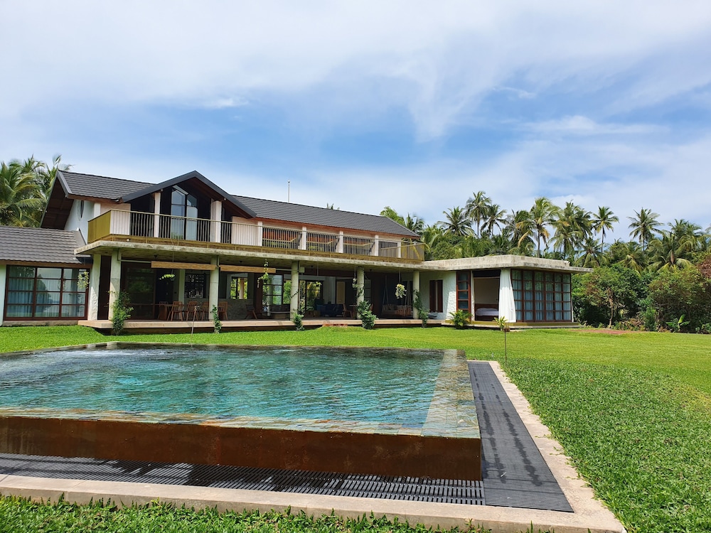 Solar Crab - carbon neutral hotel in Negombo