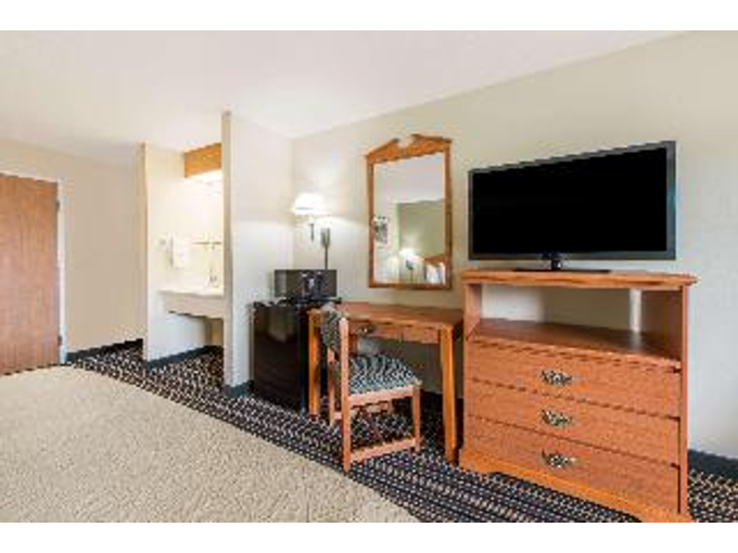 Days Inn by Wyndham Ottumwa - photo 12