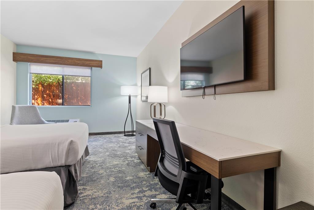 La Quinta Inn & Suites by Wyndham Santa Cruz - photo 40