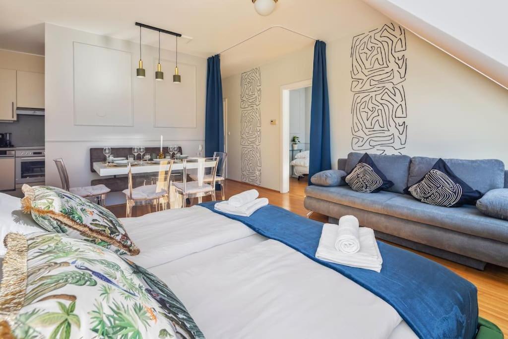 Green Dream Apartment 3BR Gym Parking Rooftop Terrace — 4-Star Luxury Hotel in Vienna, Austria