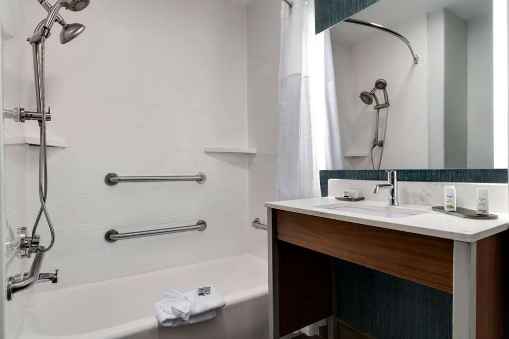 La Quinta Inn & Suites by Wyndham Stephenville - photo 25
