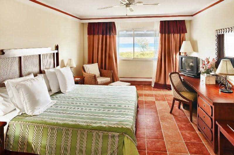 Memories Paraiso Beach Resort in Caibarien, Cuba