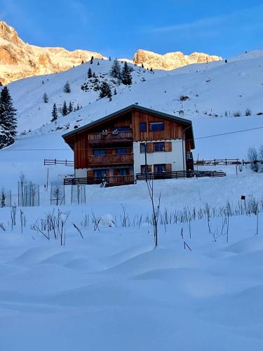 Sunny Arabba Apartment — 4-Star Luxury Hotel in Livinallongo Del Col Di Lana, Italy