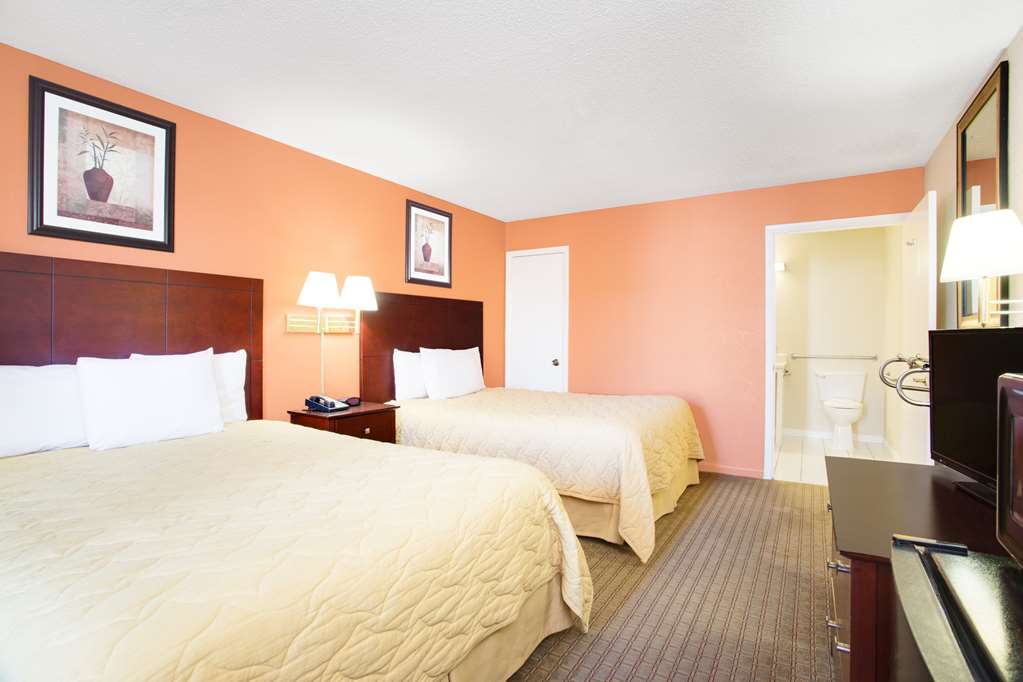 Super 8 by Wyndham Defuniak Springs - photo 8