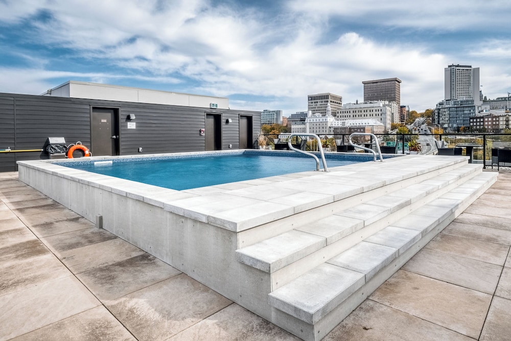 Appartement Luxe Incredible Sunset View Pool Parking Near Old Québec — 4-Star Luxury Hotel in Quebec, Canada
