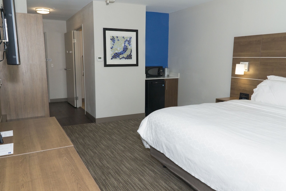Holiday Inn Express Hotel & Suites Madison by IHG - photo 16