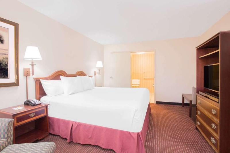 Days Inn Dothan - photo 24