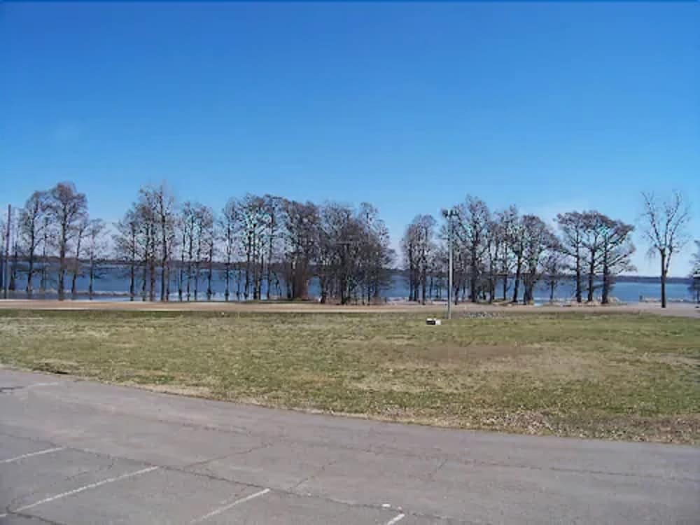 Reelfoot Lake Inn - photo 15