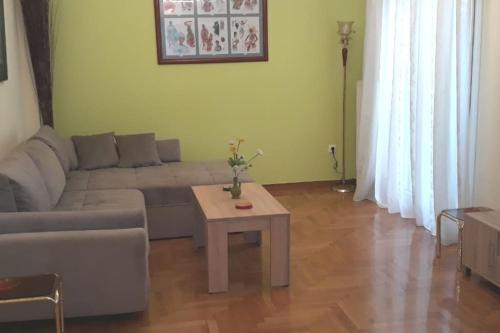 Cozy And Spacious 2 Bdr Apt 15 Min From the City Center — 4-Star Luxury Hotel in Athens, Greece