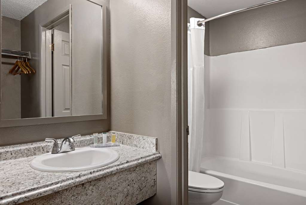 Days Inn by Wyndham Lakewood South Tacoma - photo 25