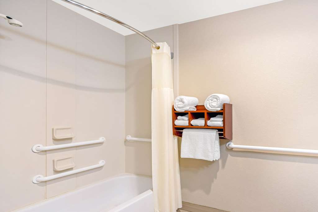 La Quinta Inn & Suites by Wyndham Midwest City Tinker AFB - photo 20