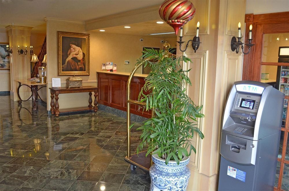 Red Lion Ontario Airport - photo 2