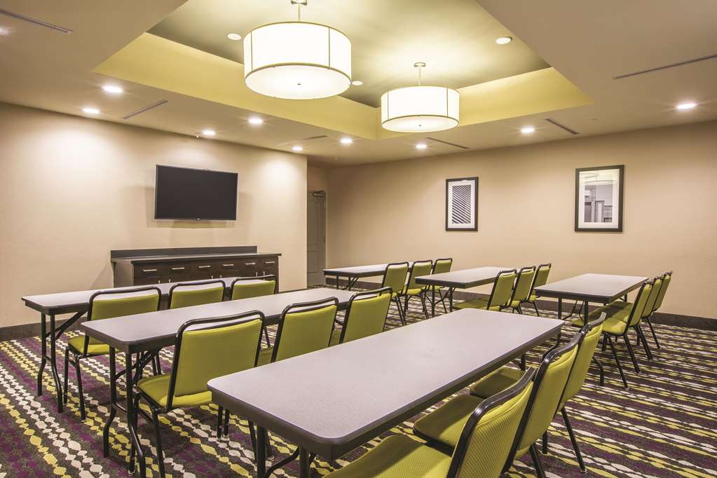 La Quinta Inn & Suites by Wyndham Hattiesburg I 59 - photo 20