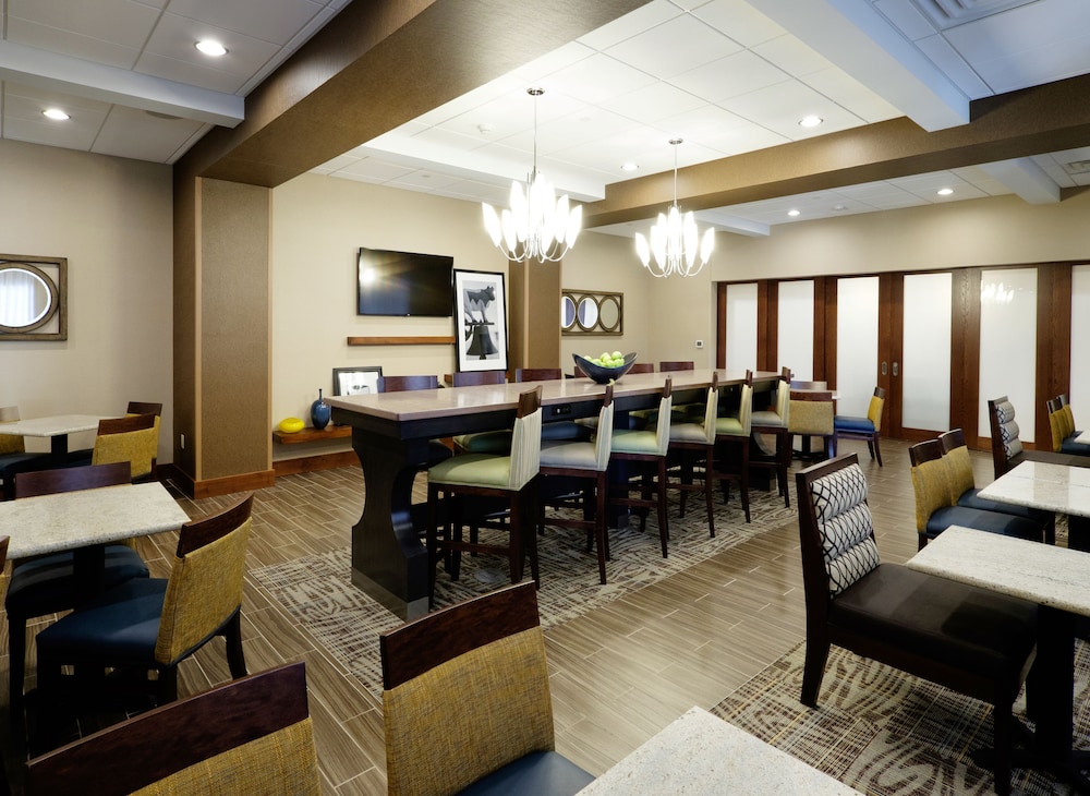 Hampton Inn Green Bay Downtown - photo 53