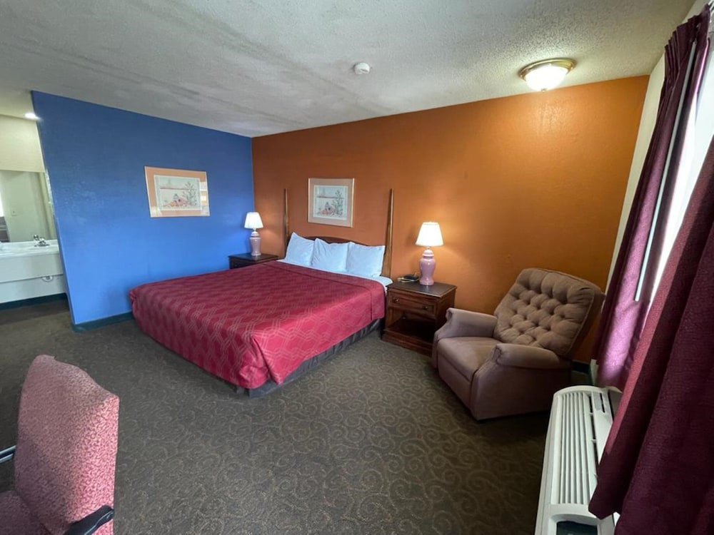 Knights Inn & Suites Emporia - photo 4