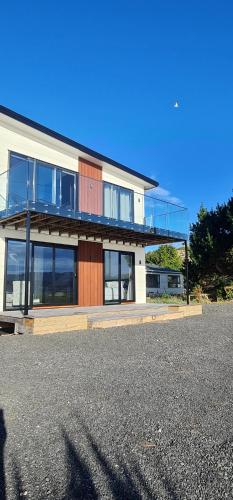 Kakianau Retreat Luxury Waterfront Apartments — 4-Star Luxury Hotel in Portobello, New Zealand