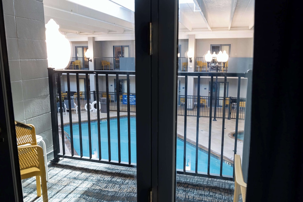 DoubleTree by Hilton Austin MN - photo 12