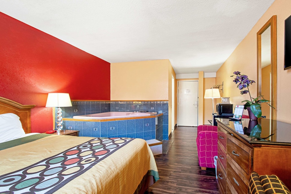 Knights Inn Utica - photo 8