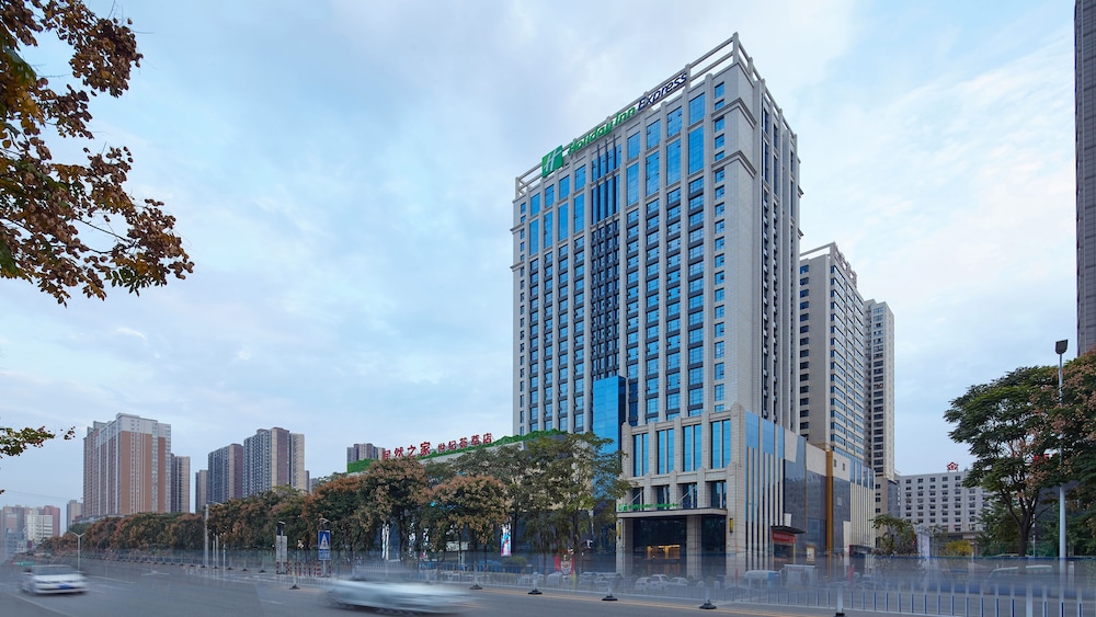 Holiday Inn Express Baoji City Centre by IHG — 4-Star Luxury Hotel in Baoji, People's Republic of China