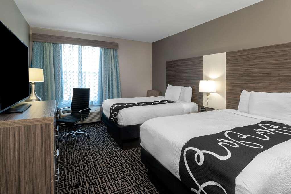 La Quinta Inn & Suites by Wyndham Forsyth - photo 11