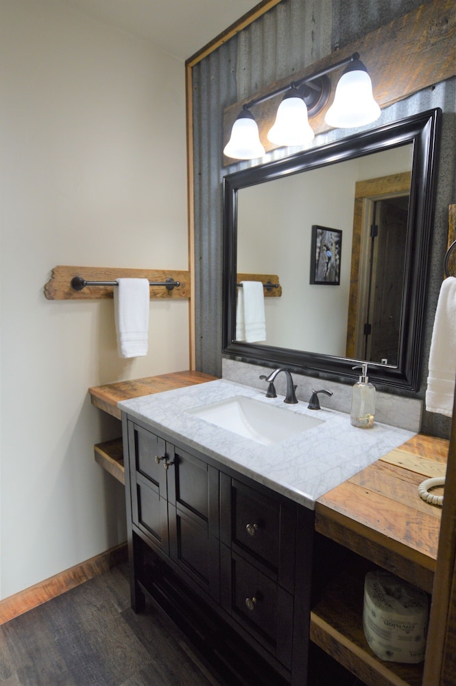 The Adventure Inn Yellowstone - photo 35