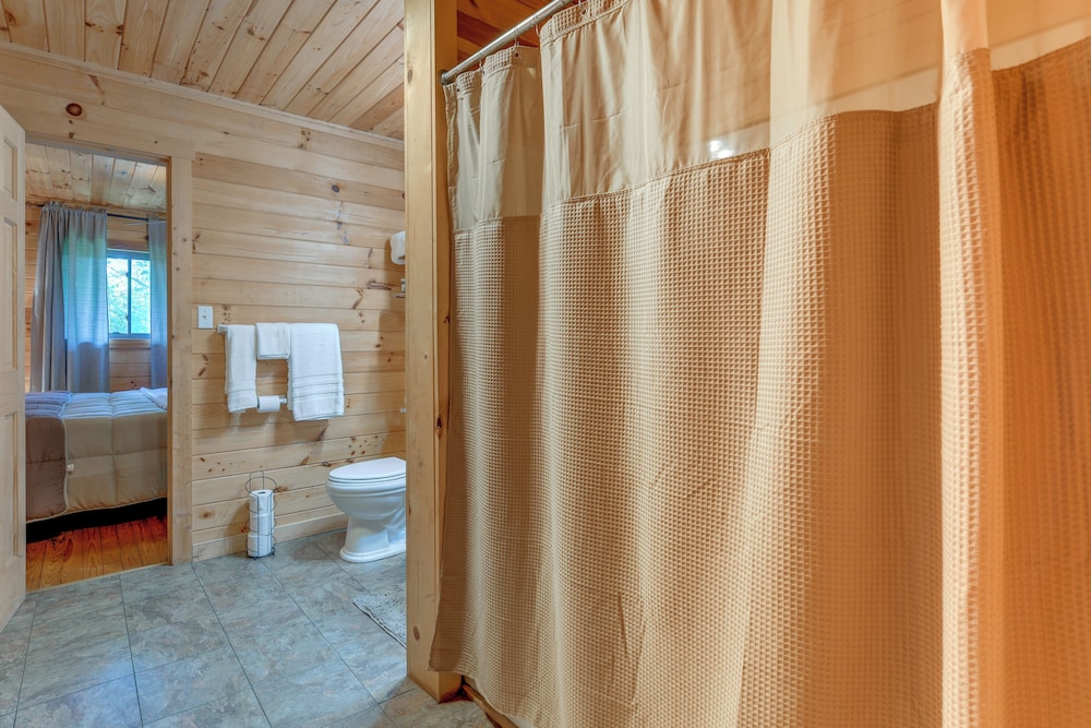 Bryson City Cabin in Smoky Mtn W resort Amenities - photo 14