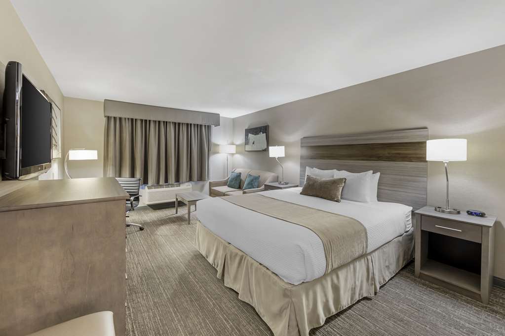 Best Western Plus Executive Inn - photo 14