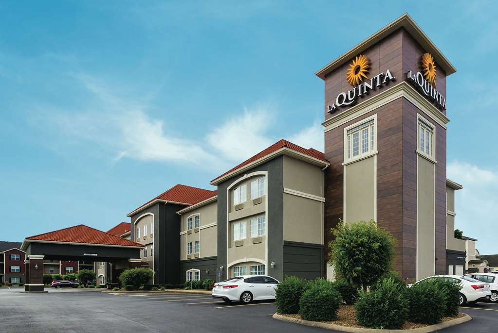 La Quinta Inn & Suites by Wyndham Bowling Green - photo 2