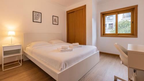 3 Bedroom Oeiras Wonder W Balcony by LovelyStay — 4-Star Luxury Hotel in Oeiras, Portugal