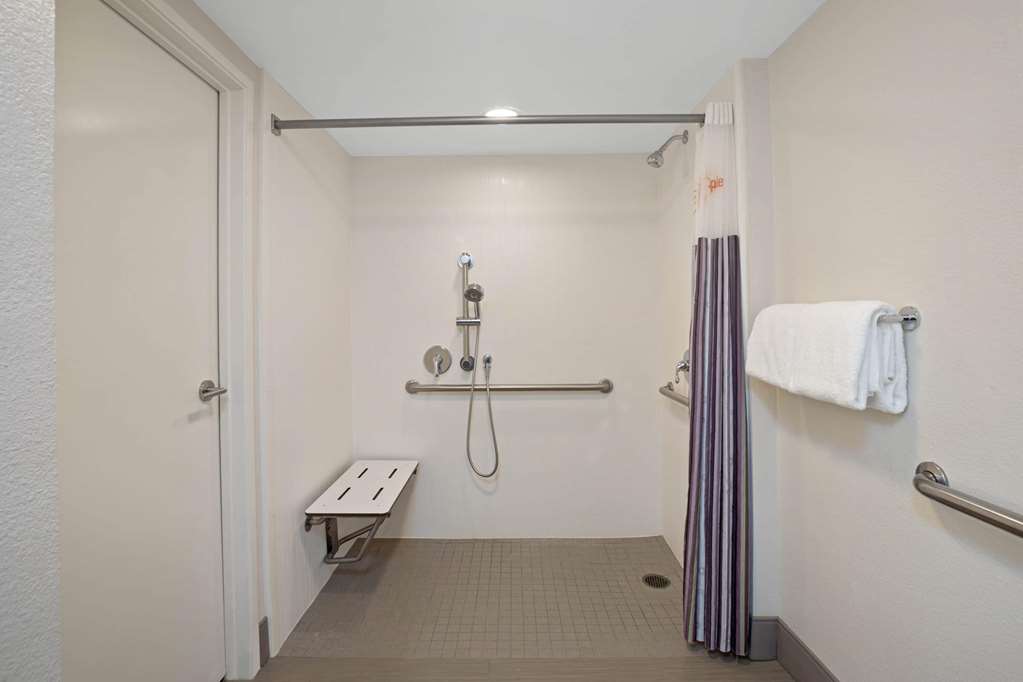 La Quinta Inn & Suites by Wyndham Rancho Cordova Sacramento - photo 39