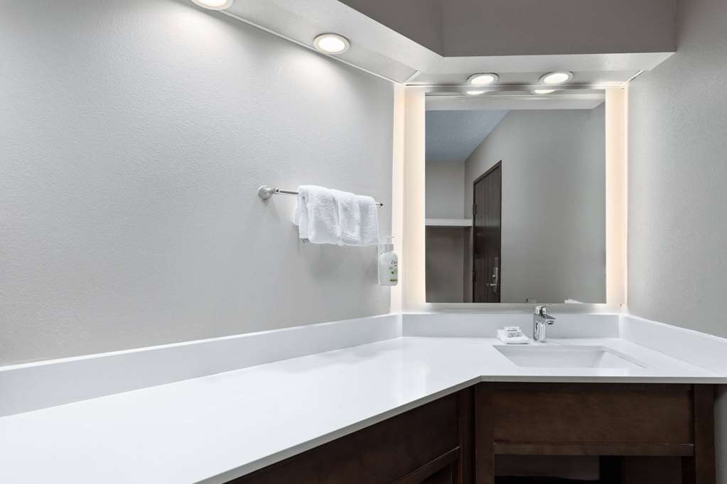 La Quinta Inn & Suites by Wyndham Goodlettsville Nashville - photo 32