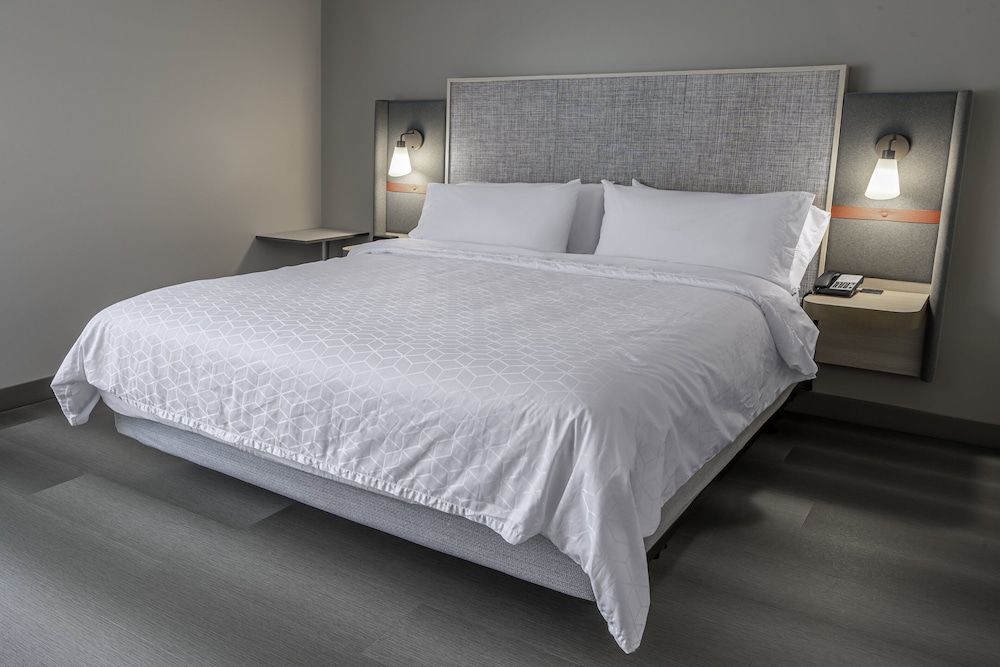 avid hotel Milwaukee West Waukesha by IHG - photo 9