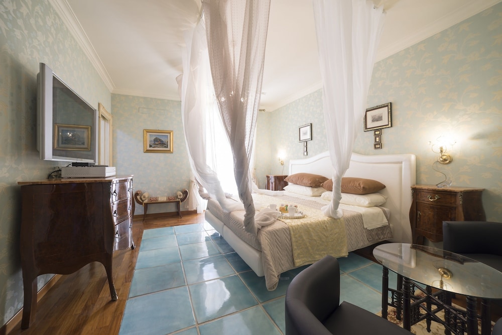 B&B 'O Sole Mio — 4-Star Luxury Hotel in Naples, Italy