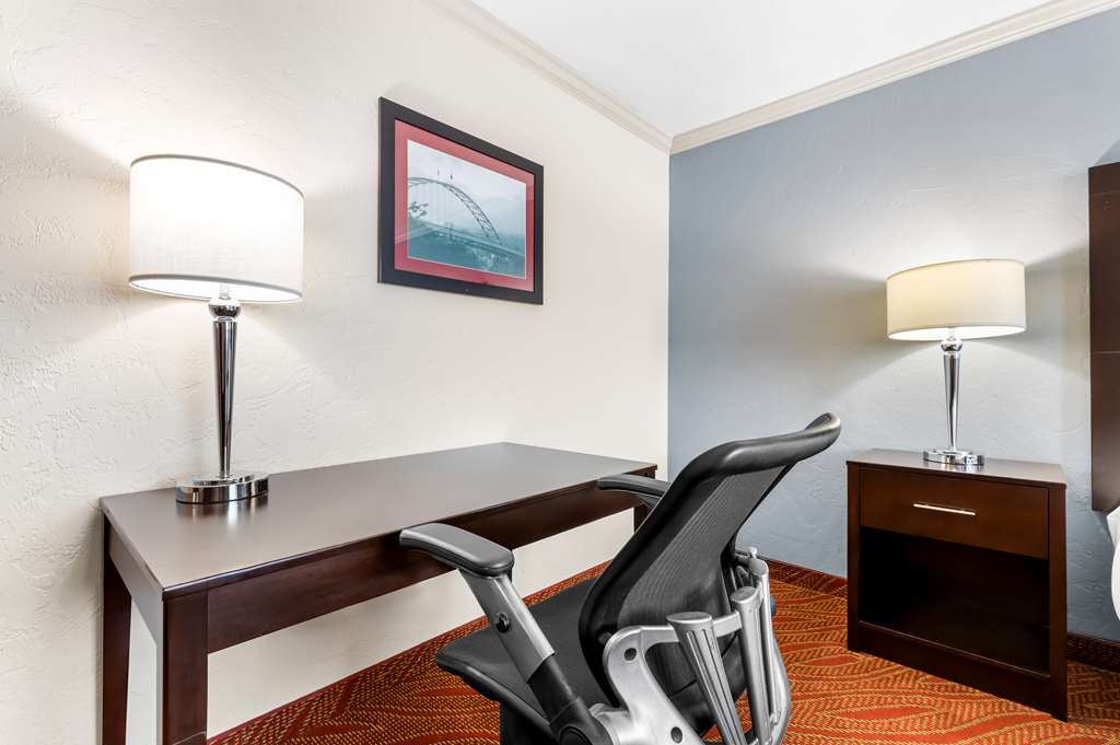 Best Western Plus Parkway Inn - photo 12