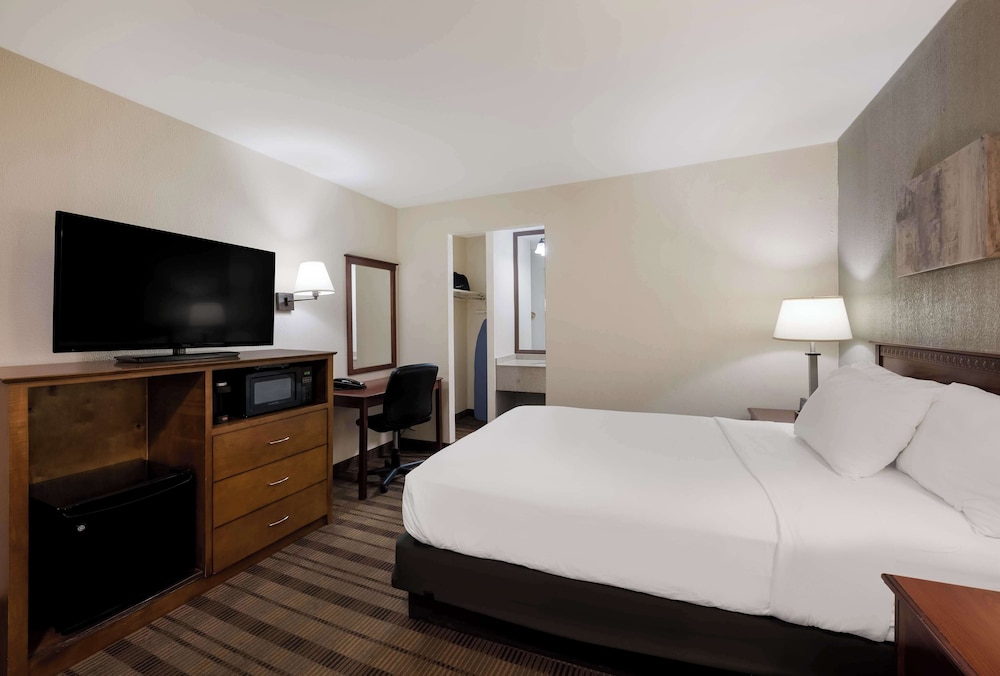 SureStay Plus by Best Western Woodbury Inn - photo 14