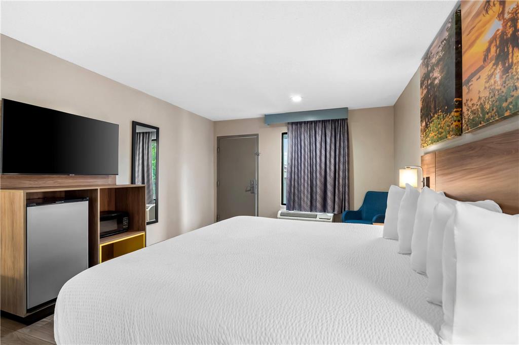 Days Inn by Wyndham Bainbridge - photo 28