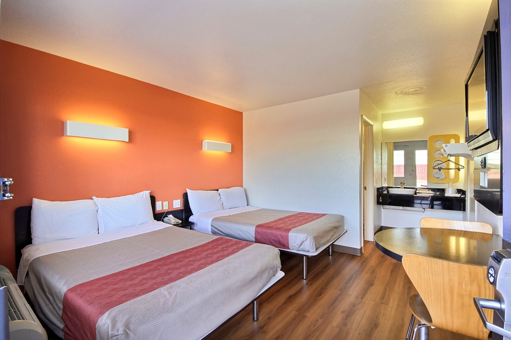 Motel 6 Laredo TX South - photo 12