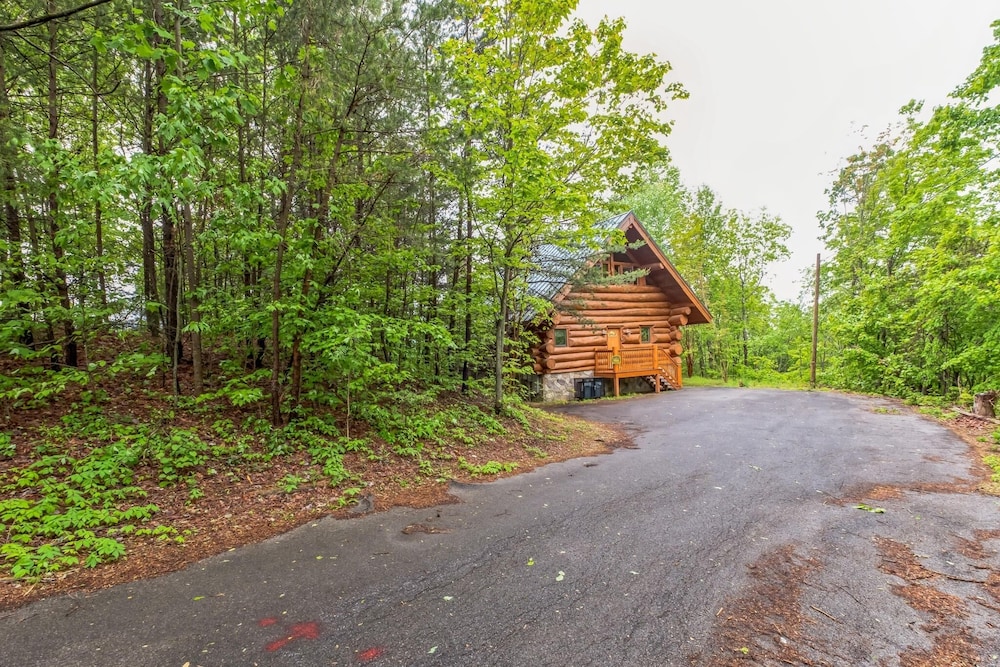 Royal Views Private Mountain Top Cabin 2 Bedroom Cabin by Heavenly Views Resort - photo 27