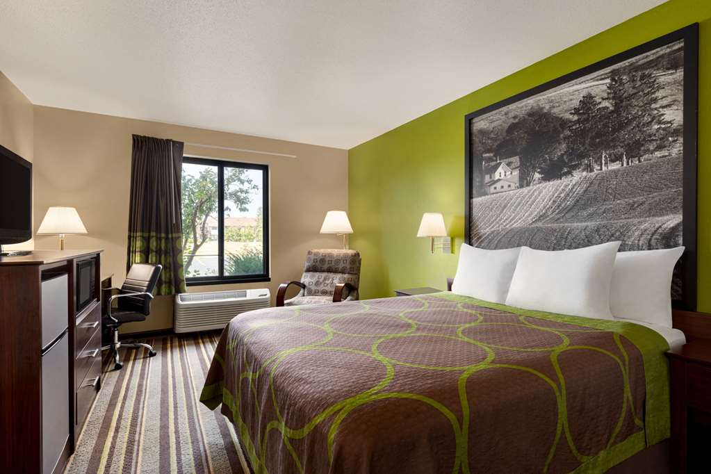 Super 8 by Wyndham Germantown Milwaukee - photo 17