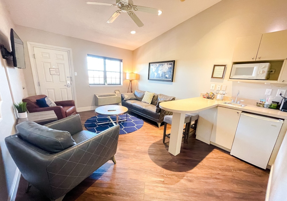 Pinemark Inn & Suites - photo 17