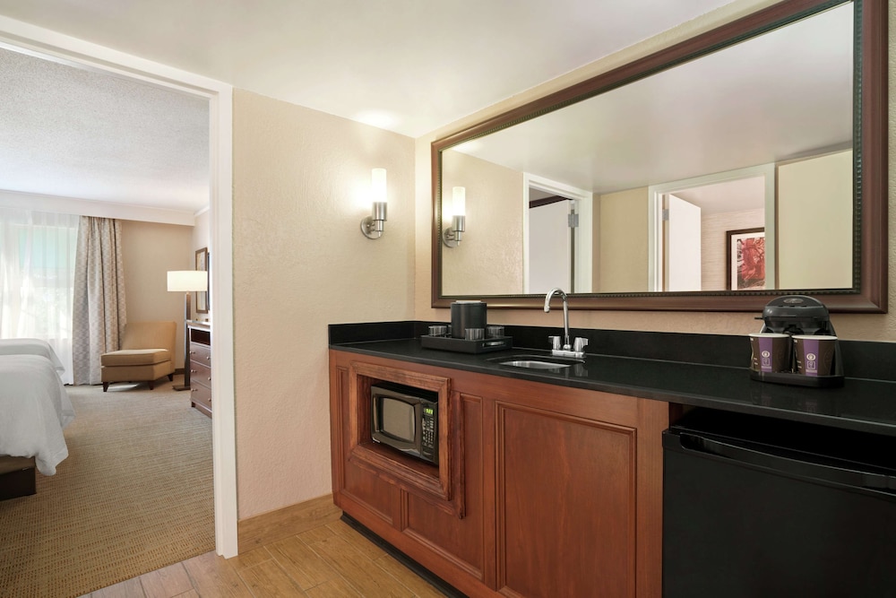 Embassy Suites by Hilton Brunswick - photo 8
