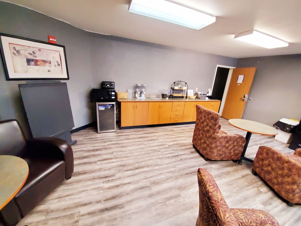 Americas Best Value Inn & Suites Racine - photo 38