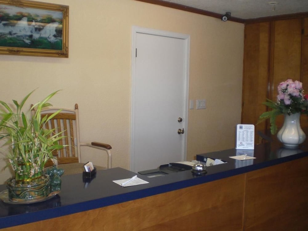 Super 7 Inn Siloam Springs - photo 2