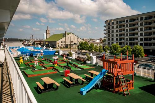 Admiral Resort Motel - photo 40