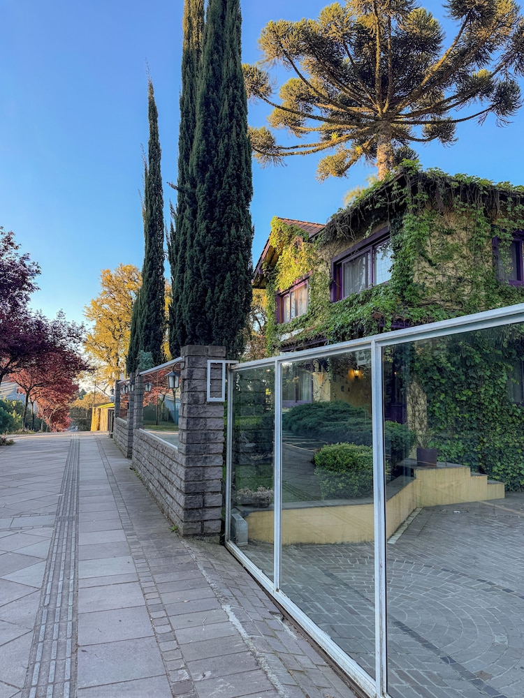 Petit Hotel Provence Gramado Tissiani in Caxias Do Sul, Brasil
