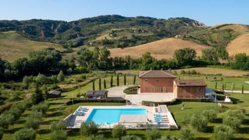 Podere Terranuova 10&2 Emma Villas — 4-Star Luxury Hotel in Peccioli, Italy